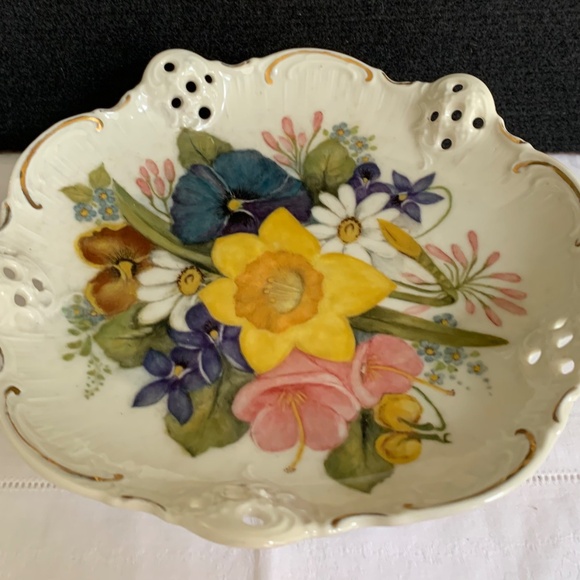 Rosenthal Classic Rose Collection, Footed Plate Bowl - Picture 2 of 5